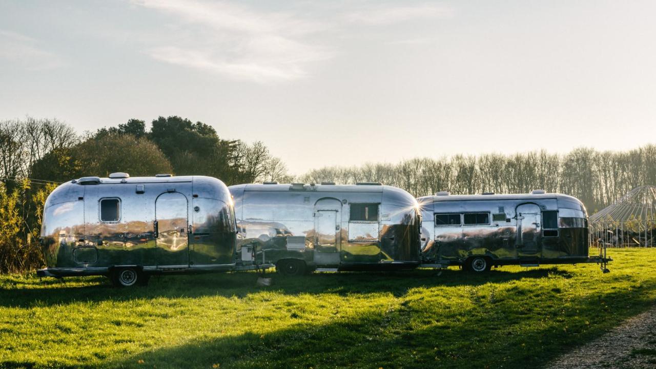 Silver Airstream Glamping & Rental Chichester Exterior foto