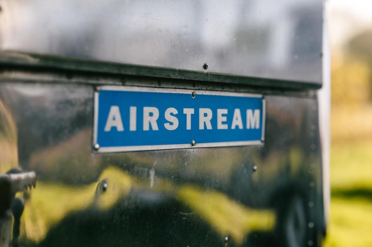 Silver Airstream Glamping & Rental Chichester Exterior foto