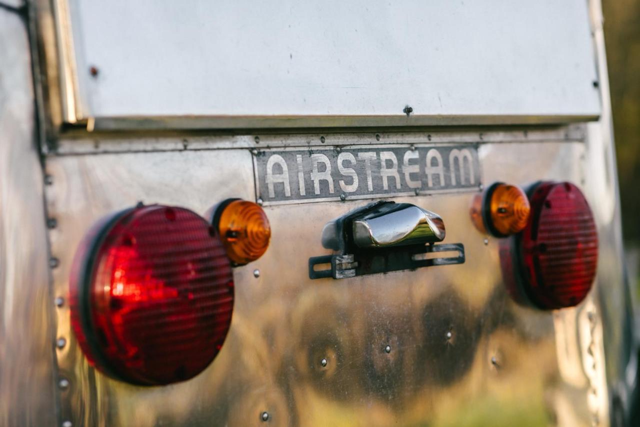 Silver Airstream Glamping & Rental Chichester Exterior foto