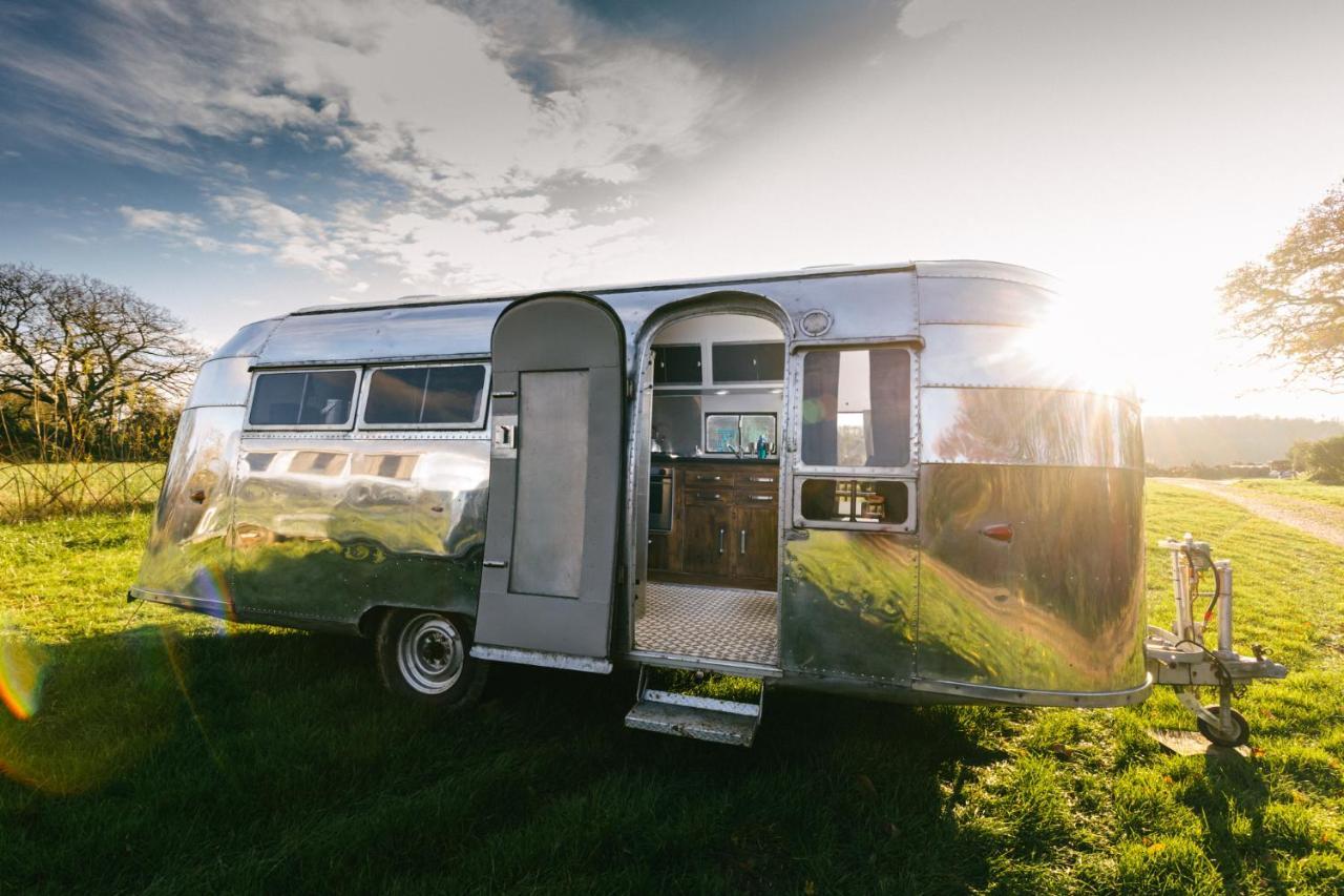 Silver Airstream Glamping & Rental Chichester Exterior foto