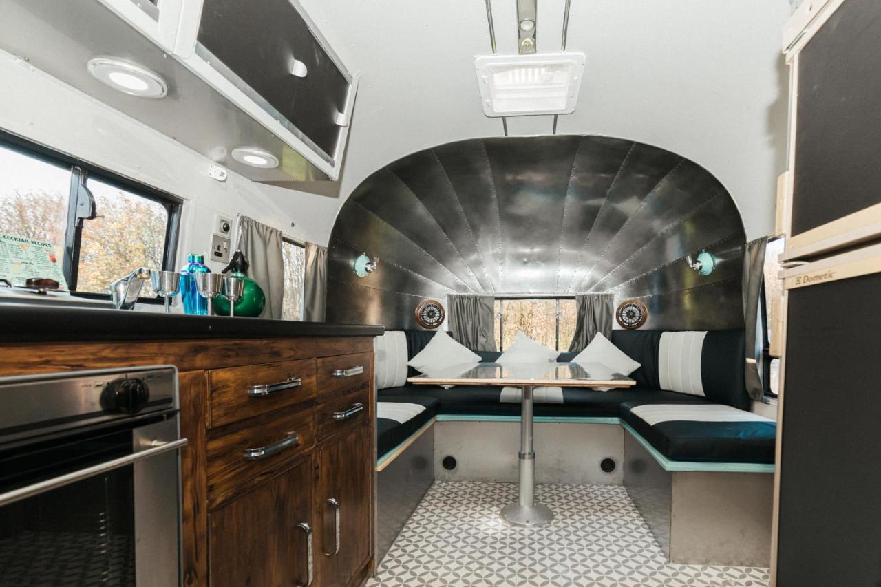 Silver Airstream Glamping & Rental Chichester Exterior foto