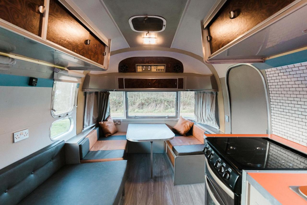 Silver Airstream Glamping & Rental Chichester Exterior foto