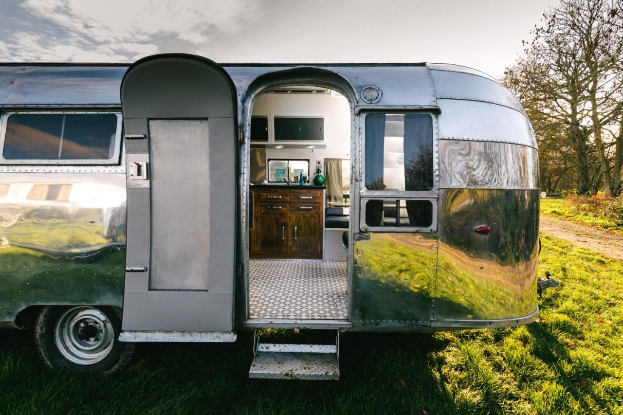 Silver Airstream Glamping & Rental Chichester Exterior foto